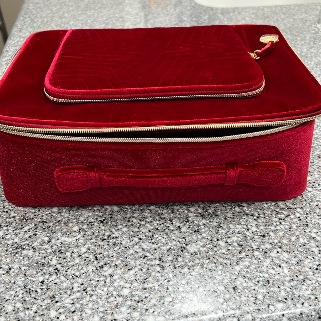 Brand New Este Lauder Cosmetic Traveling Case